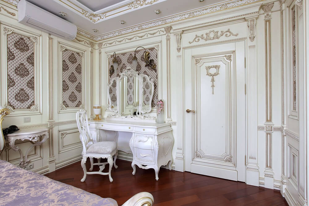 Дверь гардеробной в стиле барокко